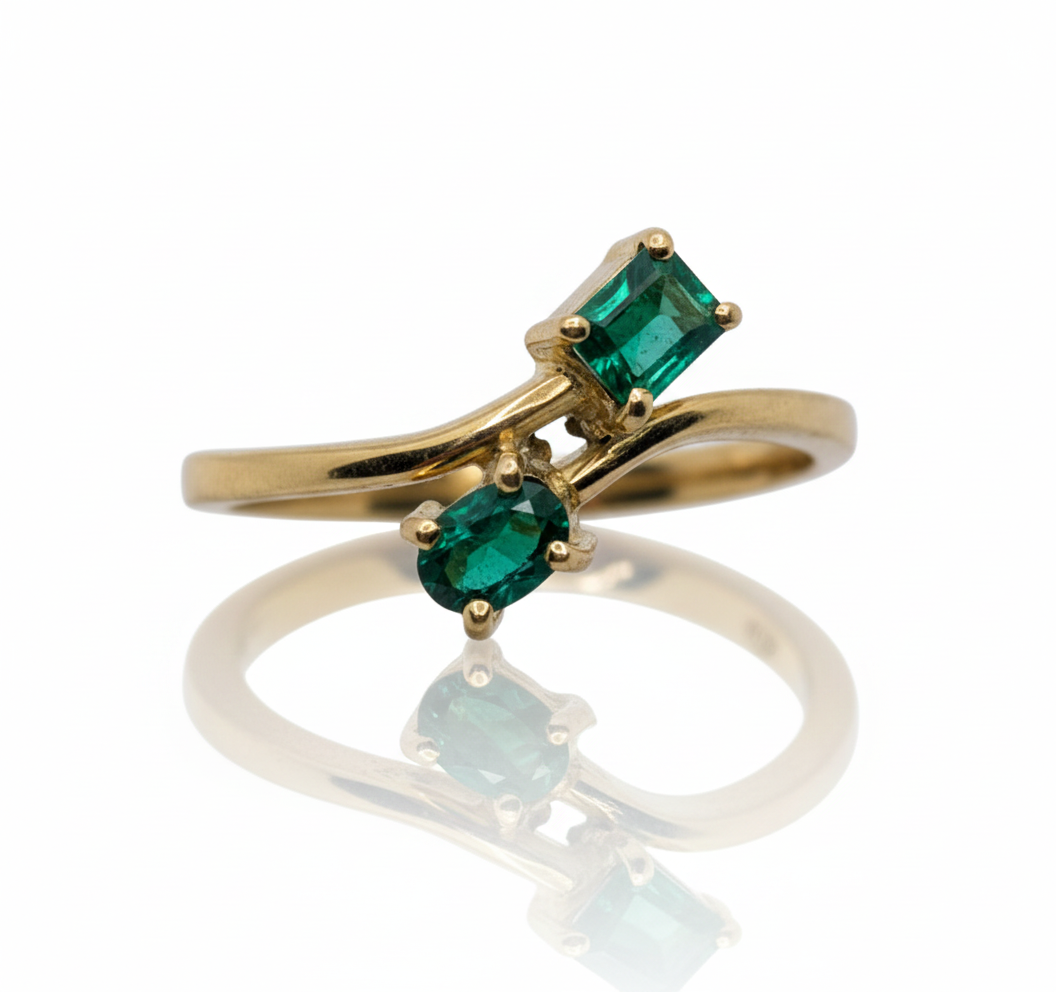 Anillo Tu y Yo Esmeralda Ovalada y Cuadrada