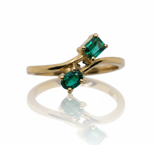 Anillo Tu y Yo Esmeralda Ovalada y Cuadrada