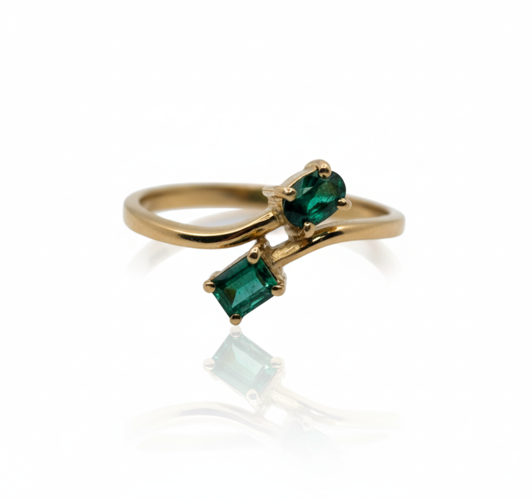 Anillo Tu y Yo Esmeralda Ovalada y Cuadrada